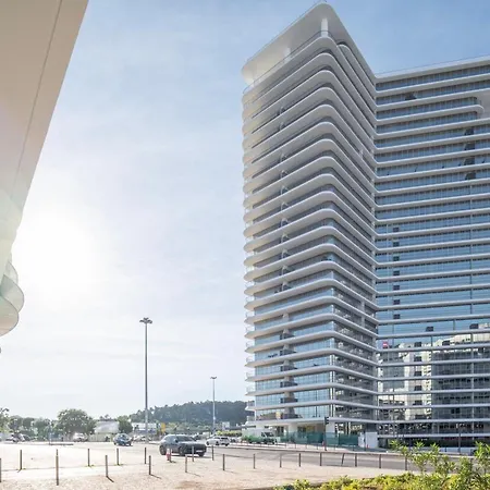 Saudade - 1 Bedroom And Shared Pool In Campolide 아파트 리스본