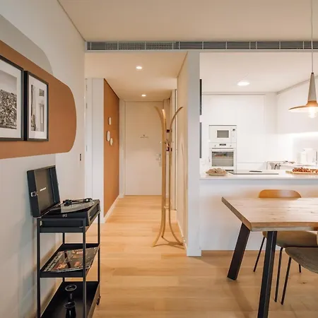 Saudade - 1 Bedroom And Shared Pool In Campolide דירה *