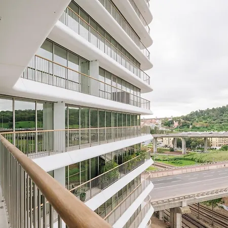 דירה Saudade - 1 Bedroom And Shared Pool In Campolide ליסבון