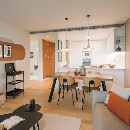 Saudade - 1 Bedroom And Shared Pool In Campolide דירה *