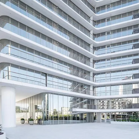 Saudade - 1 Bedroom And Shared Pool In Campolide 아파트 리스본