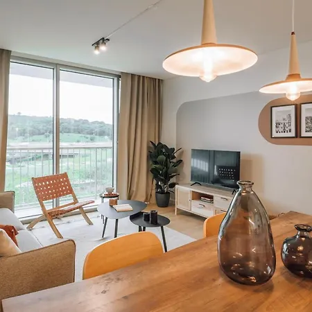 Saudade - 1 Bedroom And Shared Pool In Campolide דירה *